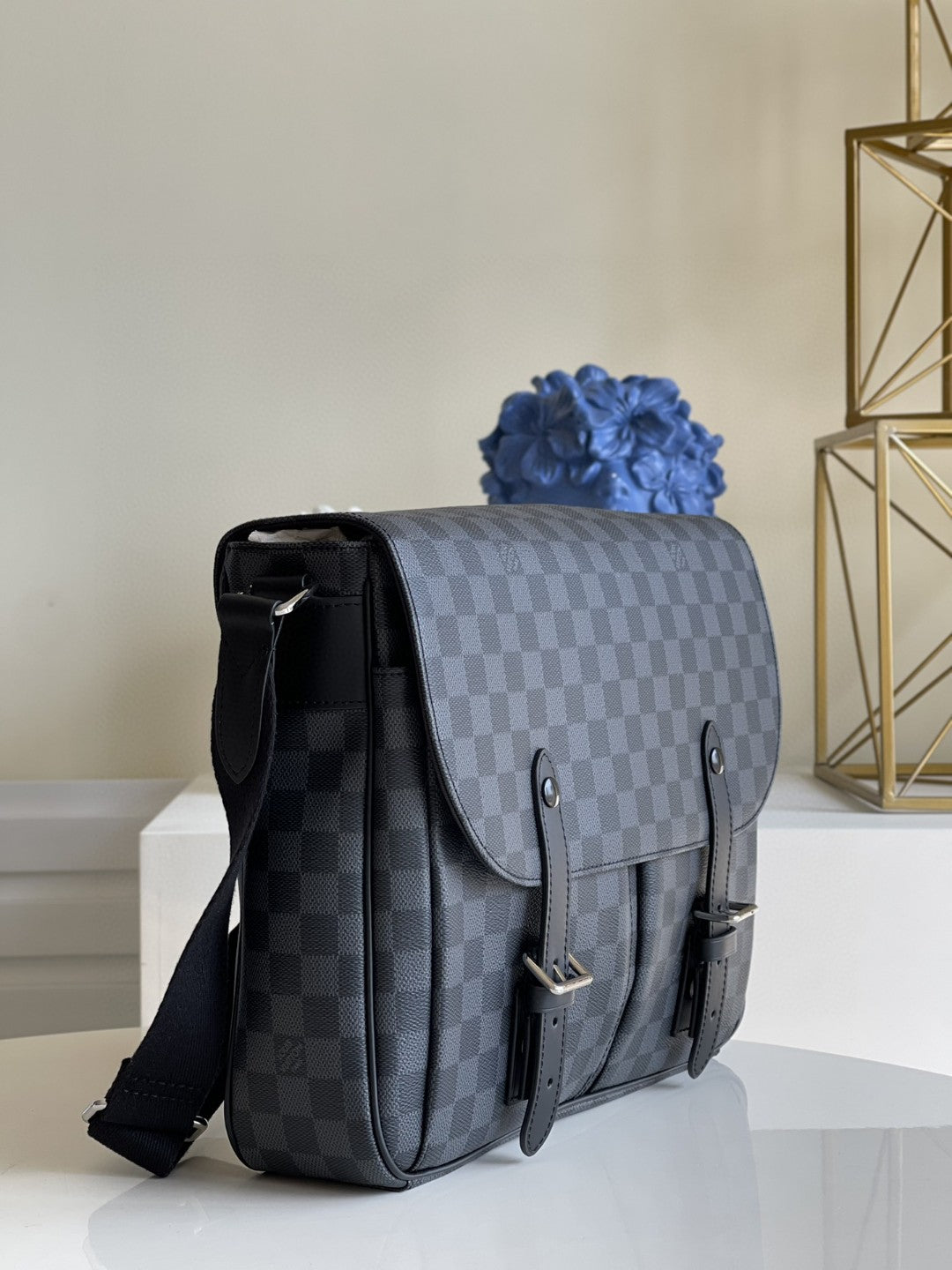 Louis Vuitton Christopher Messenger Bag Damier Graphite Canvas For Men, Bags, Shoulder And Crossbody Bags 13in/33cm Louis Vuitton N41500