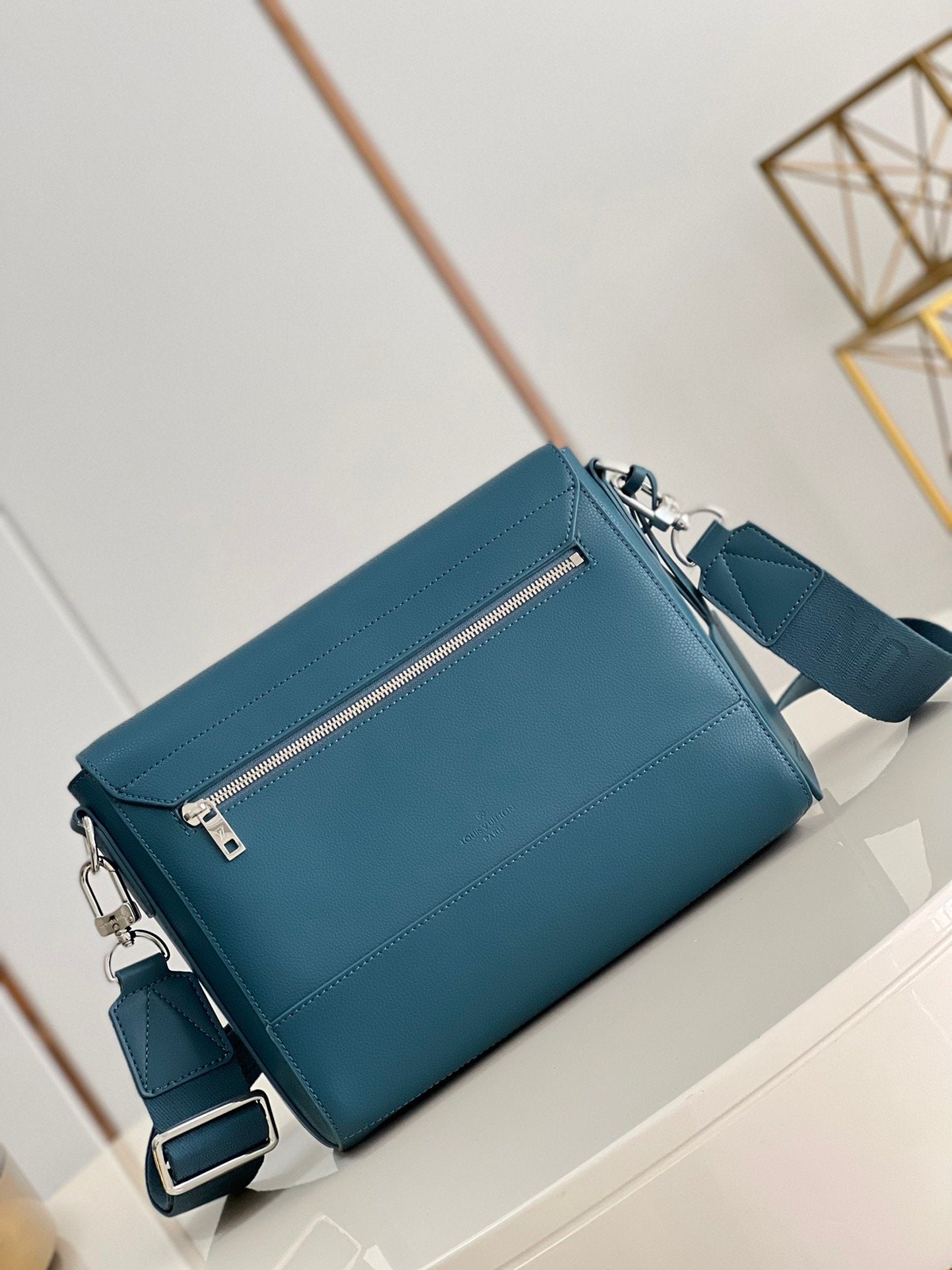 Louis Vuitton Messenger Grain Blue For Men, Bags, Shoulder And Crossbody Bags 11in/28cm Louis Vuitton M59327