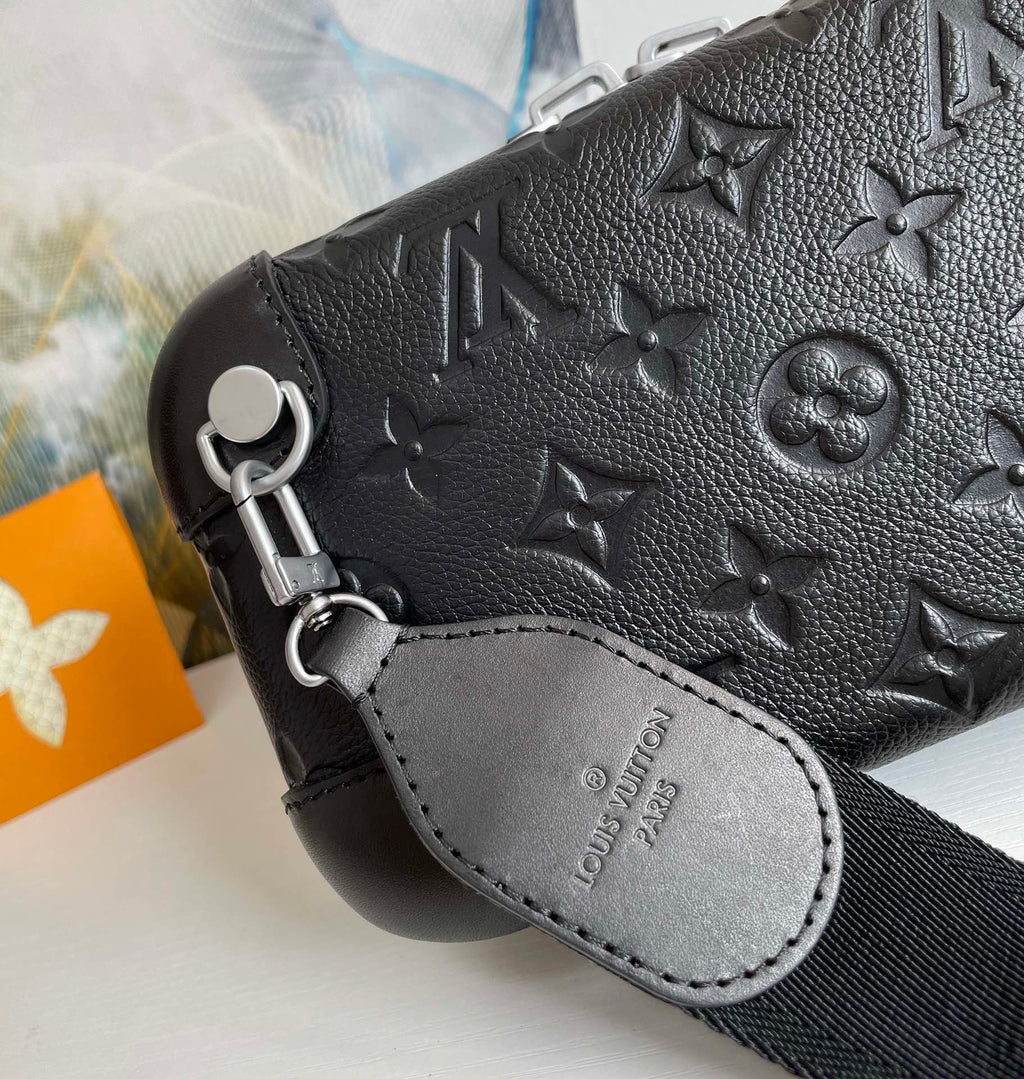 Louis Vuitton Horizon Clutch Taurillon Monogram Black For Men, Bags, Shoulder And Crossbody Bags 8.3in/21cm Louis Vuitton M20439