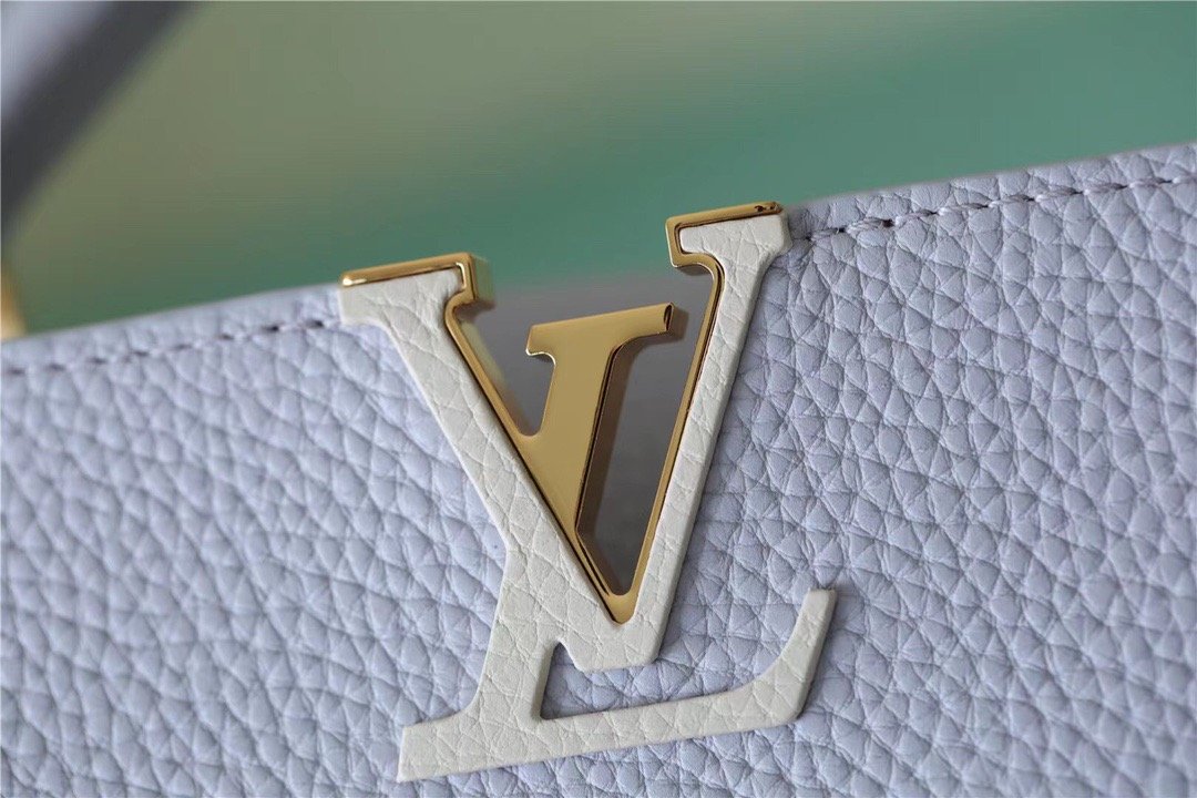 Louis Vuitton Capucines MM Taurillon Light Blue/ Creme For Women,  Shoulder And Crossbody Bags 31.5cm/12.4in Louis VuittonÃƒâ€šÃ‚Â 