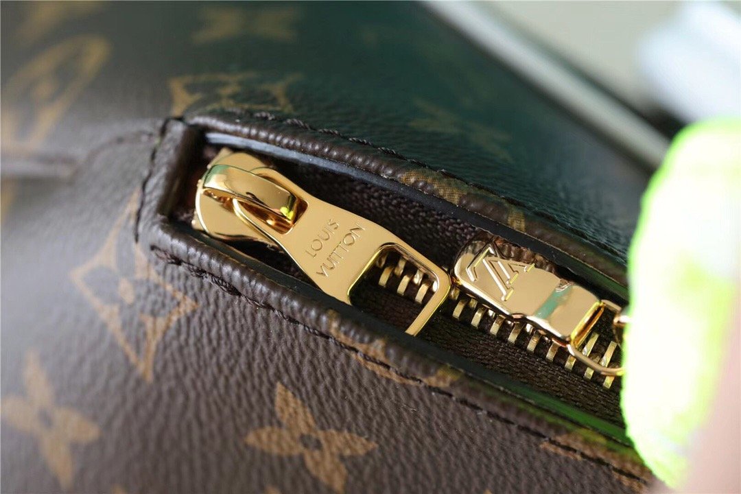 Louis Vuitton Ellipse Burberry Handbag Created By Nicolas Ghesquière From Classic Monogram Canvas For Women Brown 9.1in/23cm Louis Vuitton M20752