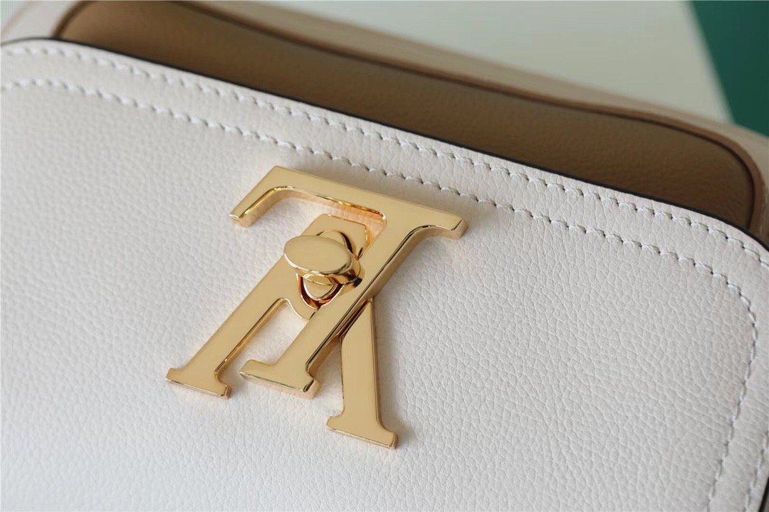 Louis Vuitton Lockme Tender White For Women, WomenÃƒÂ¢Ã¢â€šÂ¬Ã¢â€žÂ¢s Handbags, Shoulder And Crossbody Bags 7.5in/19cm Louis Vuitton