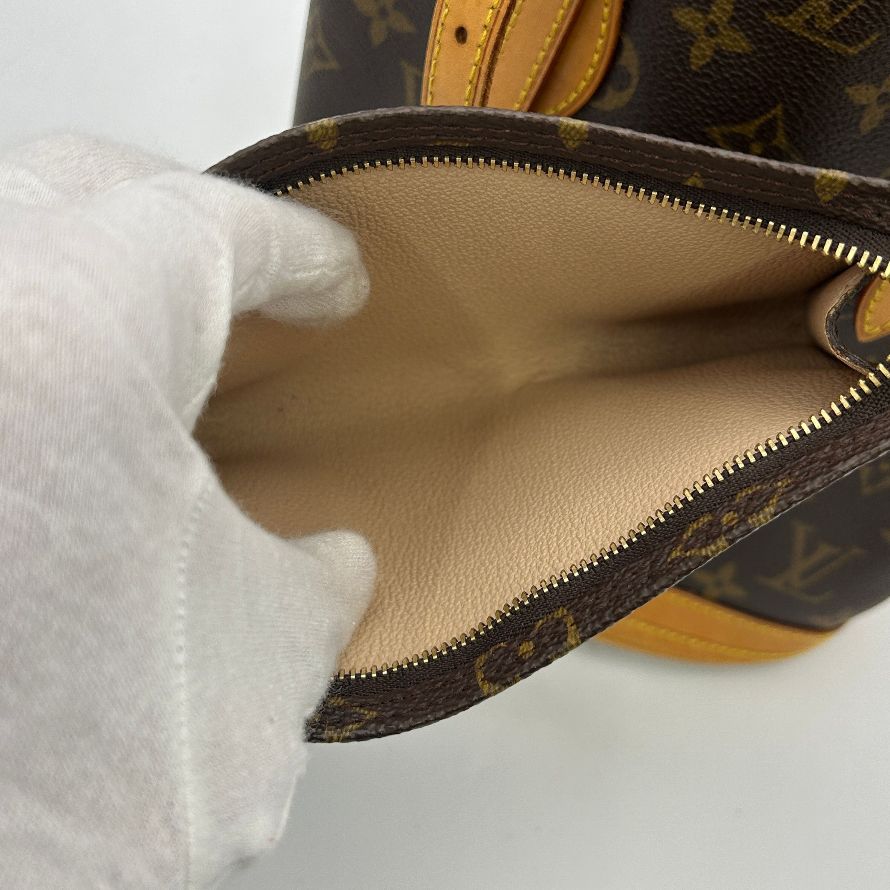 LOUIS VUITTON Monogram Bucket PM Shoulder Bag Louis Vuitton8857cc
