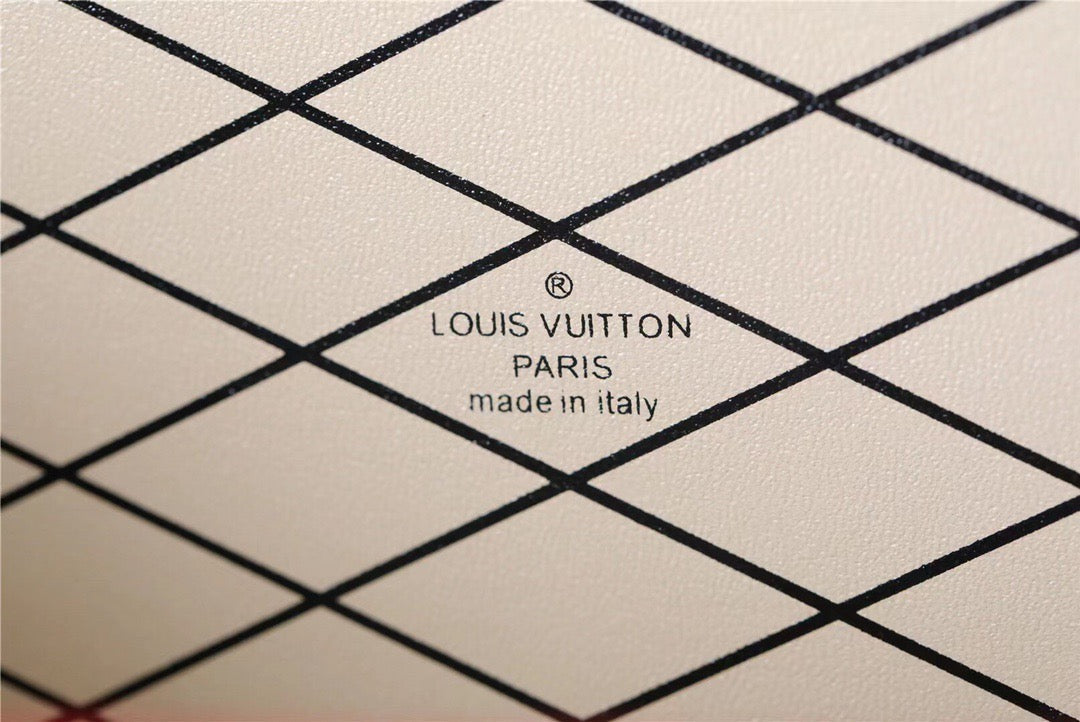 Louis Vuitton Petite Malle High Shiny Alligator By Nicolas Ghesquiere SiLouis Vuittoner For Women,  Shoulder And Crossbody Bags 7.9in/20cm Louis Vuitton 