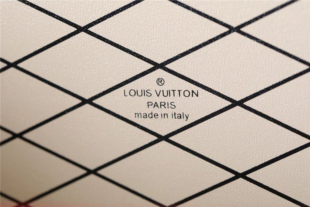 Louis Vuitton Petite Malle High Shiny Alligator By Nicolas Ghesquiere SiLouis Vuittoner For Women,  Shoulder And Crossbody Bags 7.9in/20cm Louis VuittonÃƒâ€šÃ‚Â 