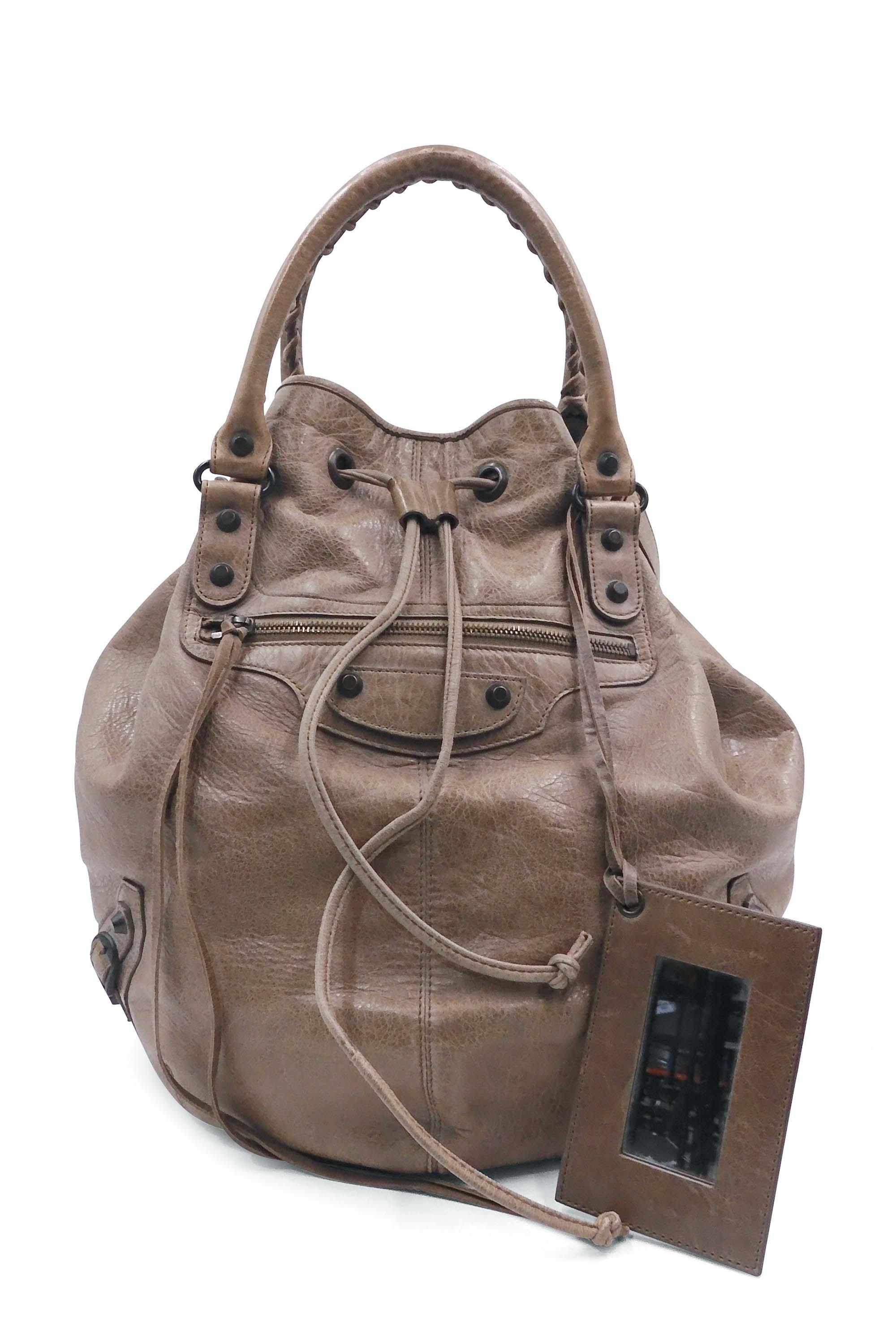 Classic Pompon Bag Noix