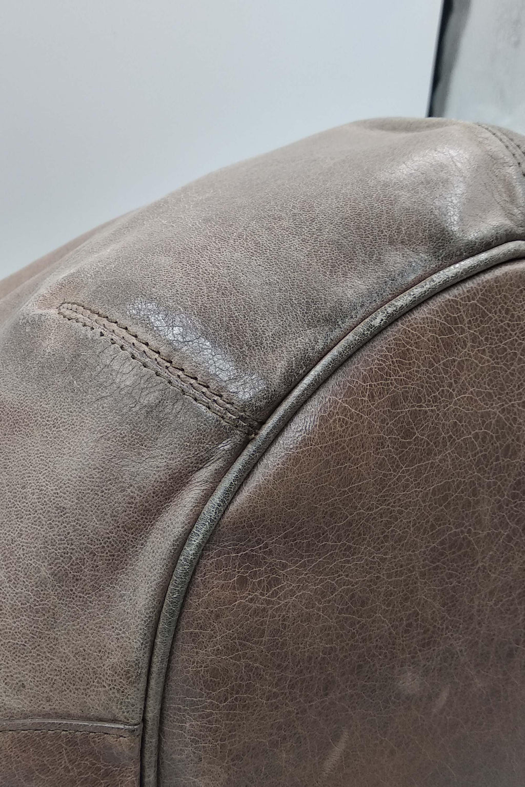 Classic Pompon Bag Noix