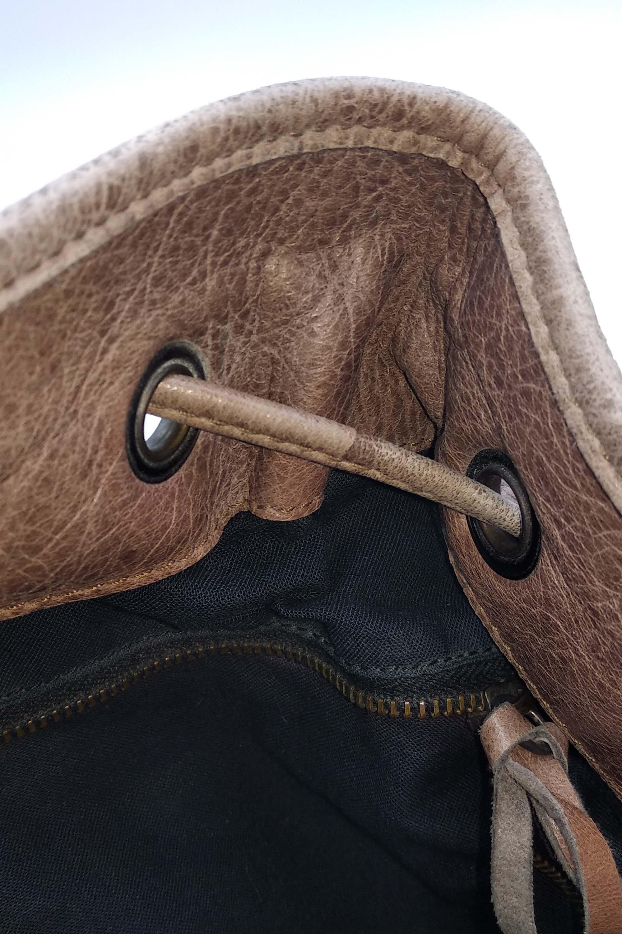 Classic Pompon Bag Noix