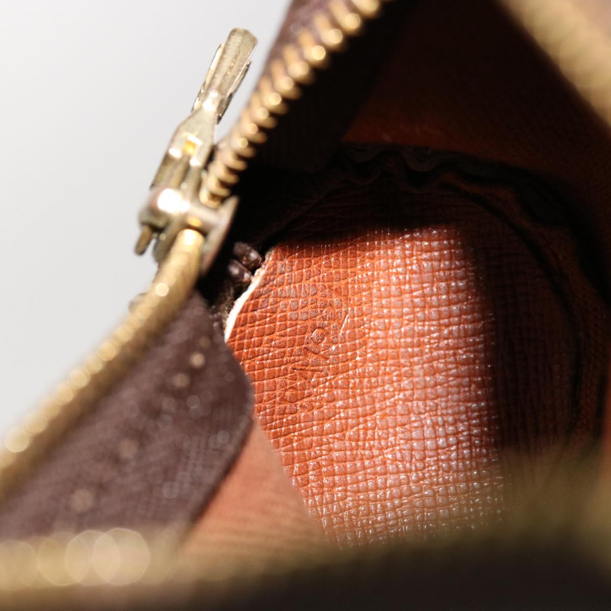 Louis Vuitton Etui À Balles De Golf  Canvas Clutch Bag