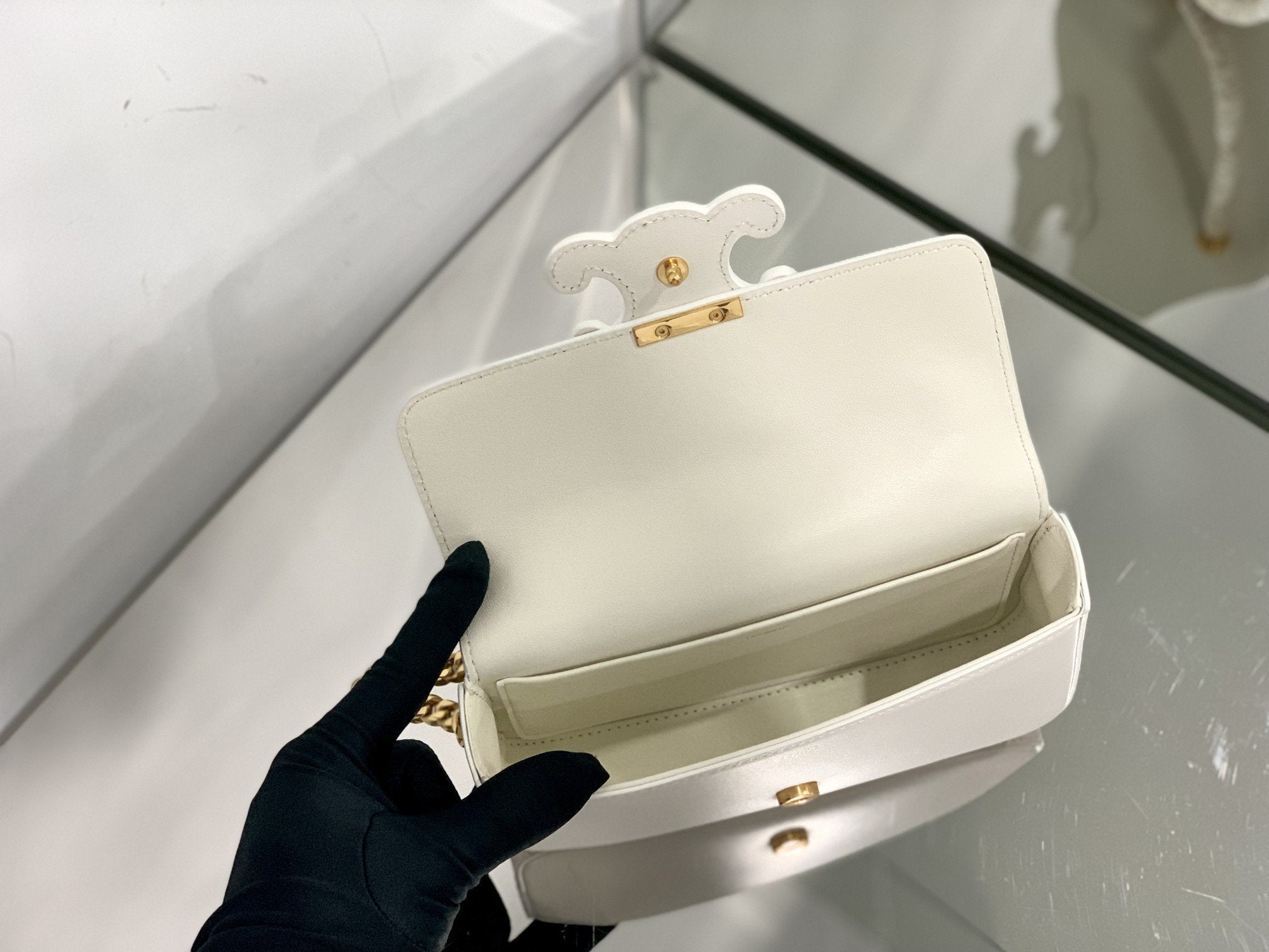 Chain Shoulder Bag Cuir Triomphe White For Women 7.9in/20cm