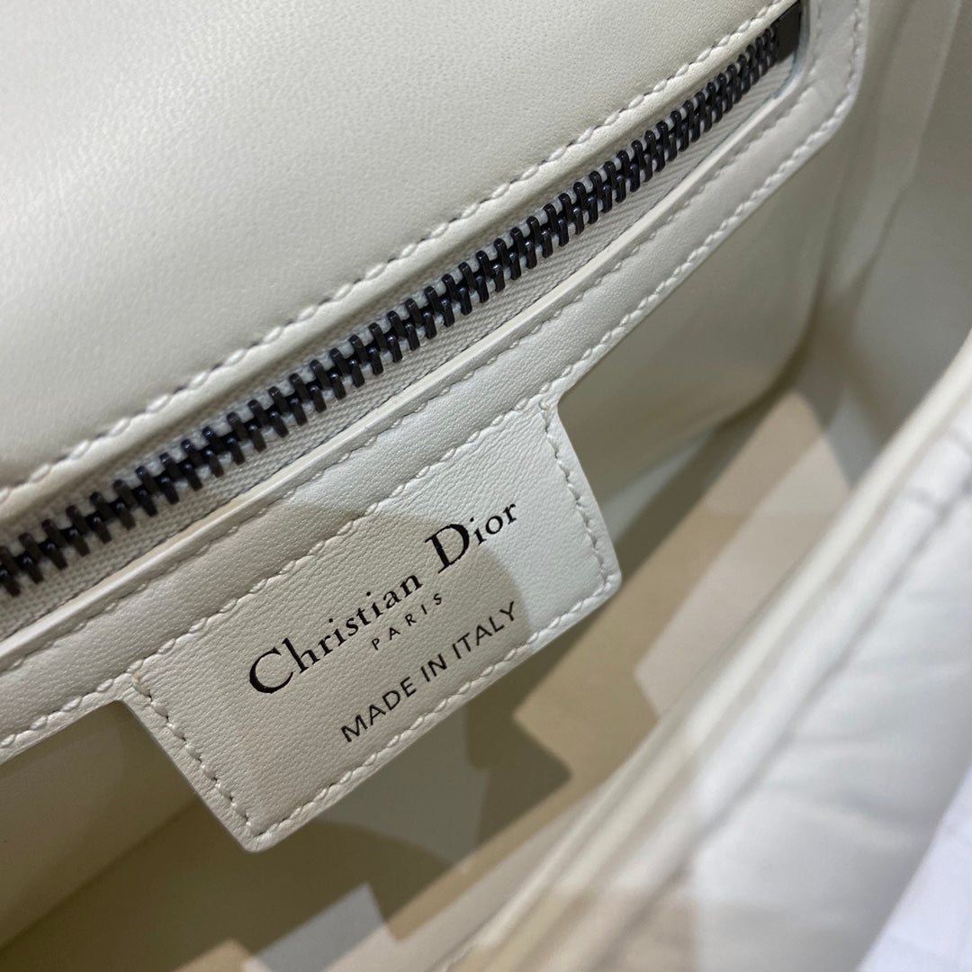 Mini Caro Bag Latte Matte Padded Macrocannage, Latte White, For Women WomenÃ¢â‚¬â„¢s Handbags, Crossbody Bags, 20cm CD