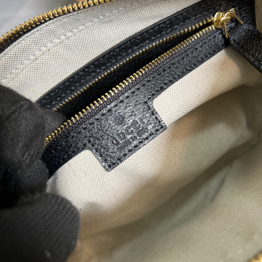 Gucci Shoulder Bag With Interlocking G Black And White Gucci Supreme Canvas For Women  9.6in/24.5cm Gucci