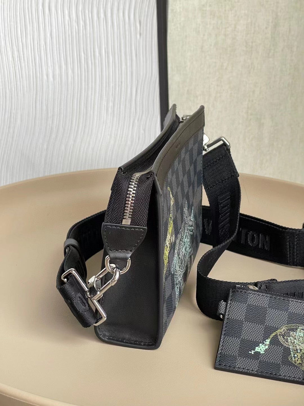 Louis Vuitton Gaston Wearable Wallet Damier Graphite For Men, Bags, Shoulder And Crossbody Bags 8.7in/22cm Louis Vuitton N64608