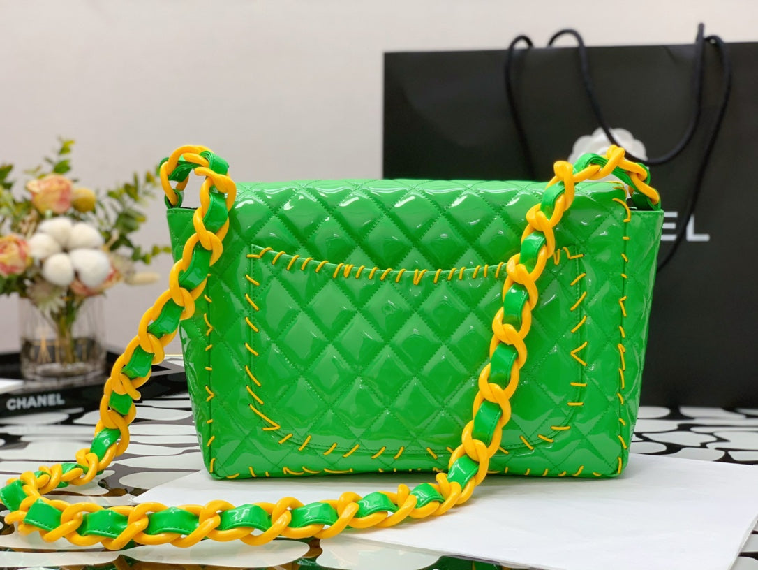 Chanelouis Vuittoninyl Classic Green and Yellow Shoulder bag For Women 29cm/11.5in