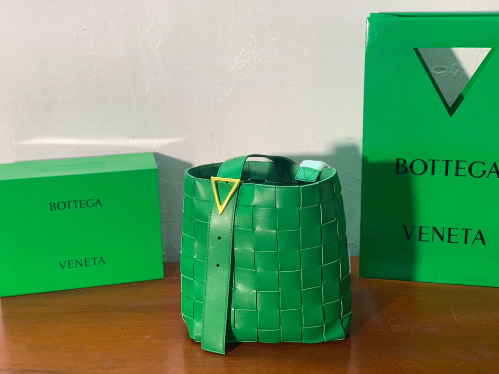 Bottega Veneta Shoulder Bag Nappa Green, For Women, Women’s Bags 12.9in/33cm