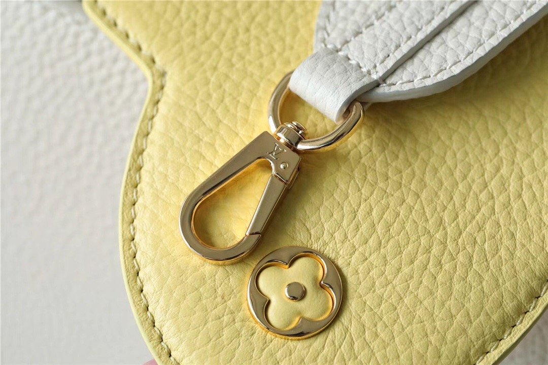 Louis Vuitton Capucines MM Taurillon Creme Beige/ Plume Yellow Berlingot For Women, WomenÃƒÂ¢Ã¢â€šÂ¬Ã¢â€žÂ¢s Bags, Shoulder And Crossbody Bags 12.4in/31.5cm Louis Vuitton M59883