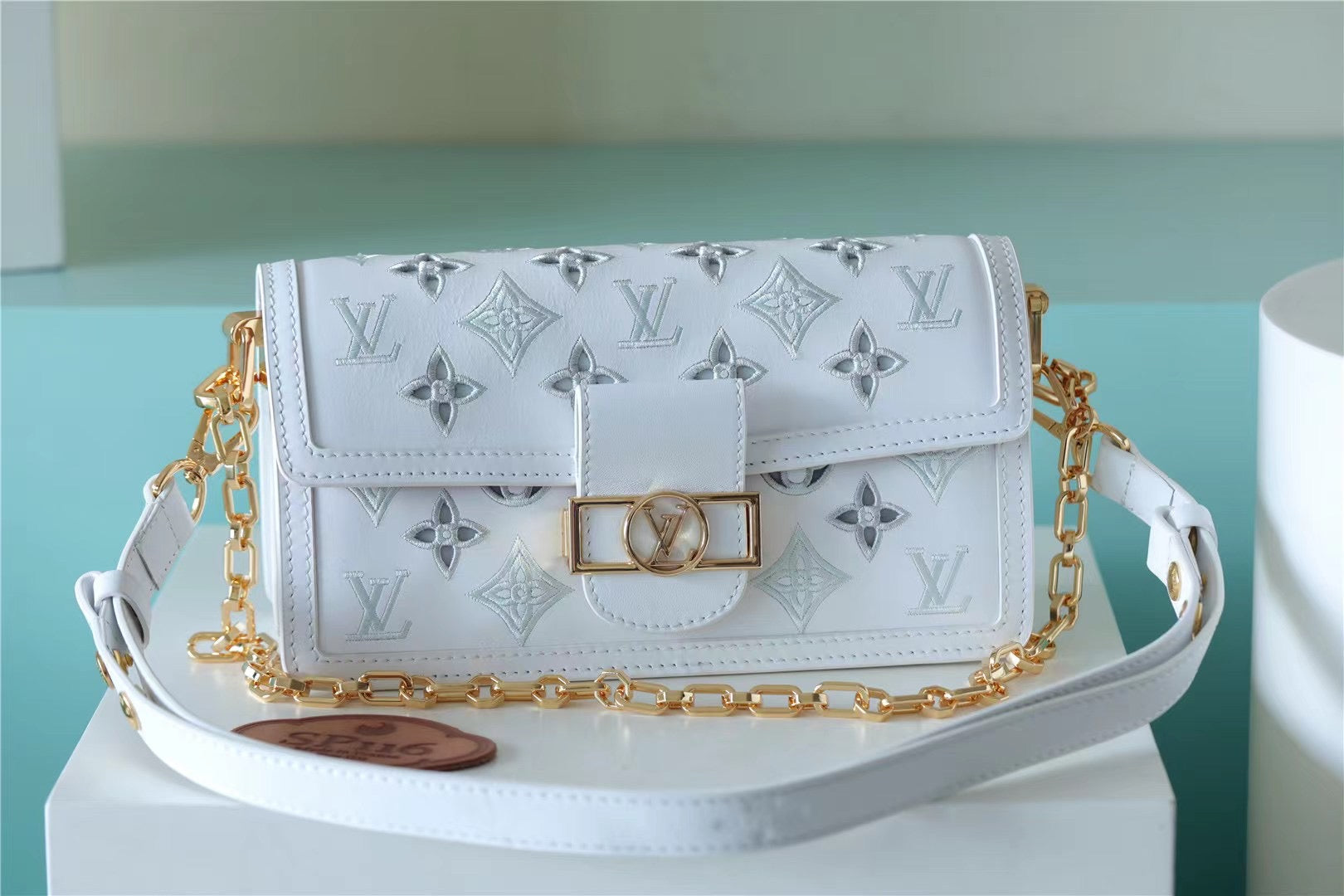 Louis Vuitton Dauphine East West Monogram White For Women,  Shoulder and Crossbody Bags 9.6in/24.5cm Louis Vuitton M20739