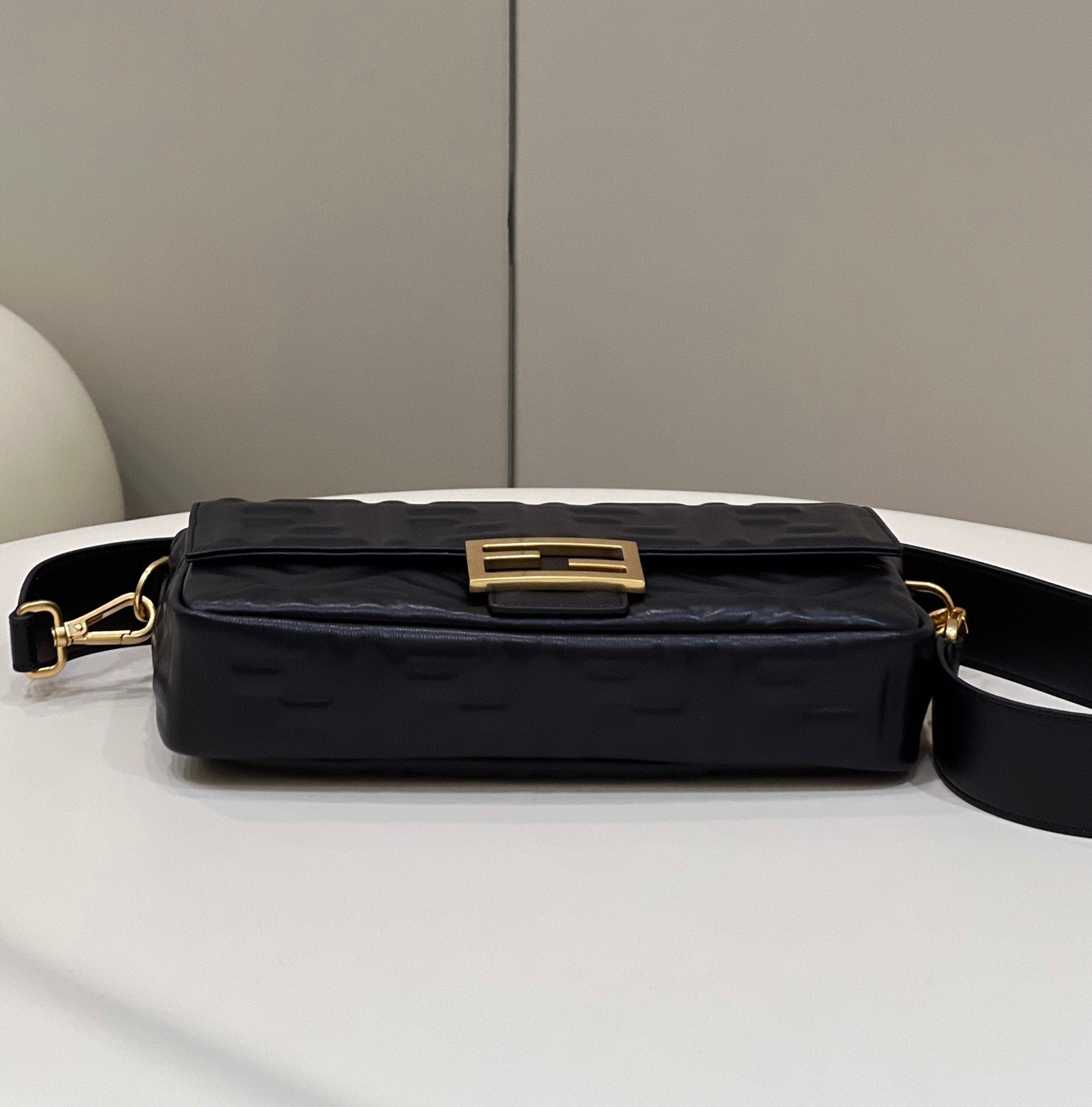 Baguette Black For Women, Women’s Handbags, Shoulder And Crossbody Bags 10.6in/27cm FF 8BR600A72VF15ZW
