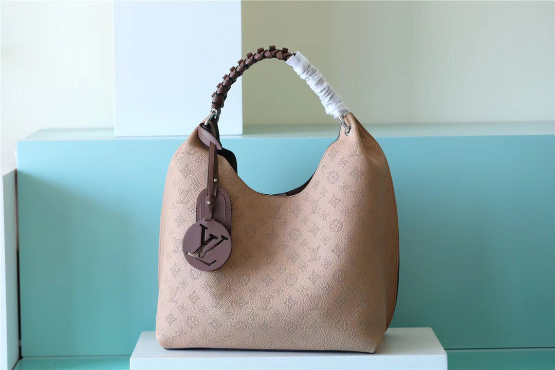 Louis Vuitton Carmel Hobo Bag Mahina Galet For Women, WomenÃƒÂ¢Ã¢â€šÂ¬Ã¢â€žÂ¢s Handbags, Shoulder Bags And Crossbody Bags 13.8in/35in Louis Vuitton