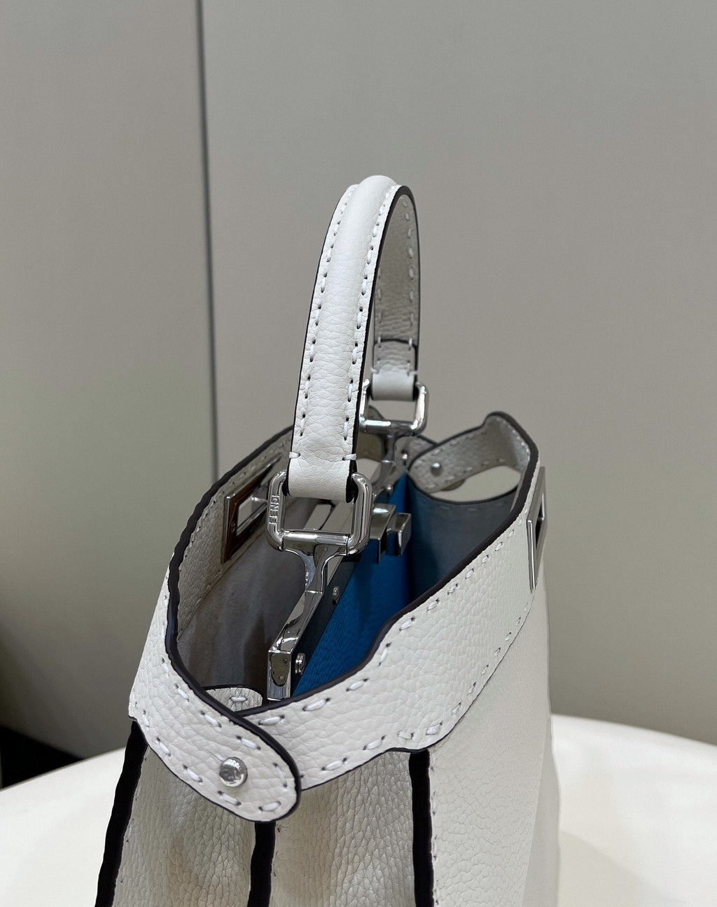 FI ISeeU MeGLAMIum White For Women, Handbags, Shoulder Bags 13.1in/33.5cm FF