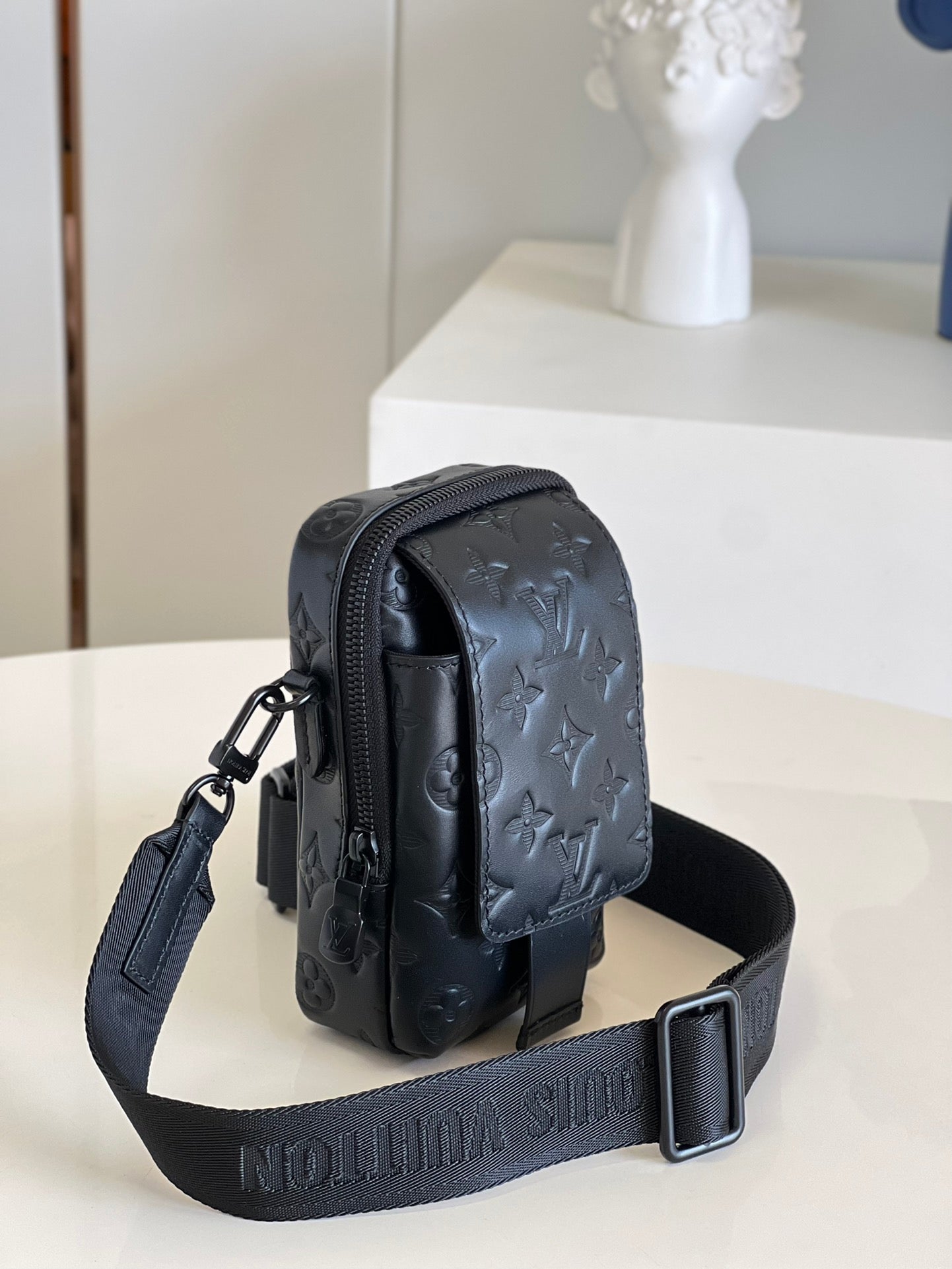 Louis Vuitton GlamIap Double Phone Pouch Monogram Black For Men, Bags, Crossbody Bags 7.1in/18cm Louis Vuitton M81005
