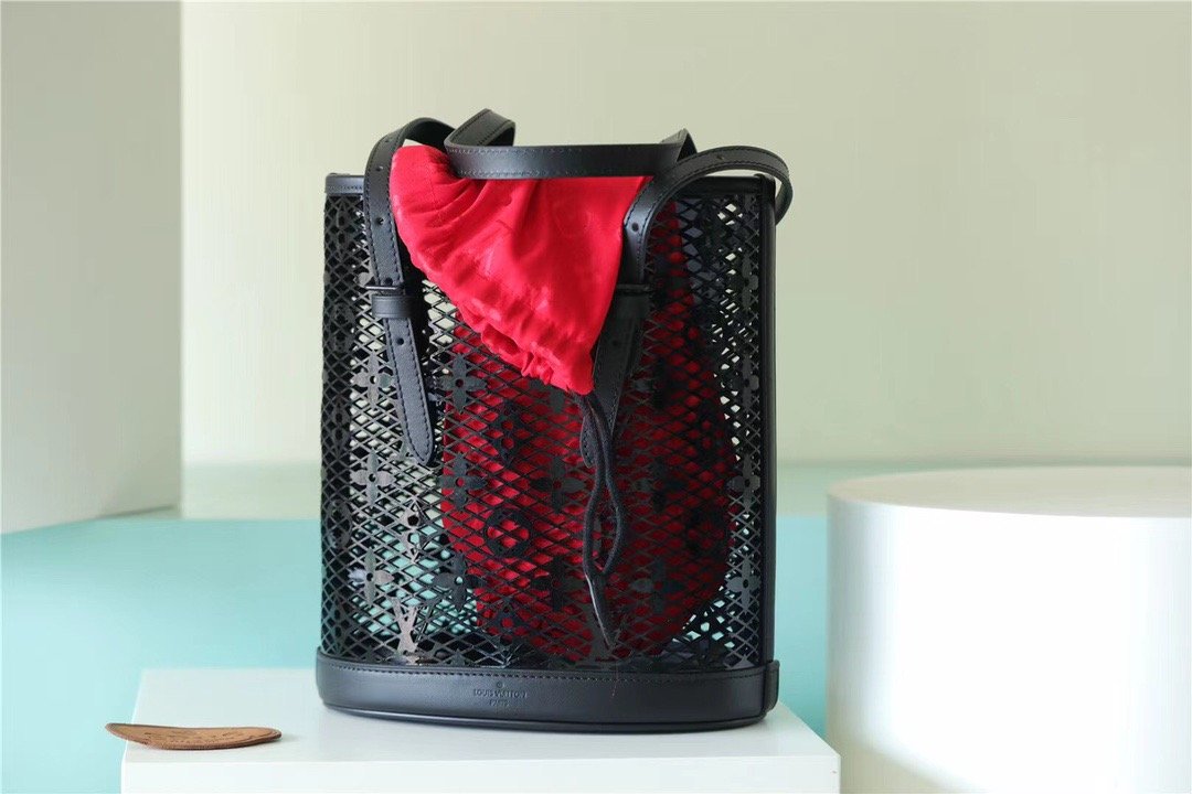 Louis Vuitton Bucket PM Monogram Lace By Nicolas Ghesquiere Black For Women,  Shoulder And Crossbody Bags 26cm/10.2in Louis Vuitton M20352