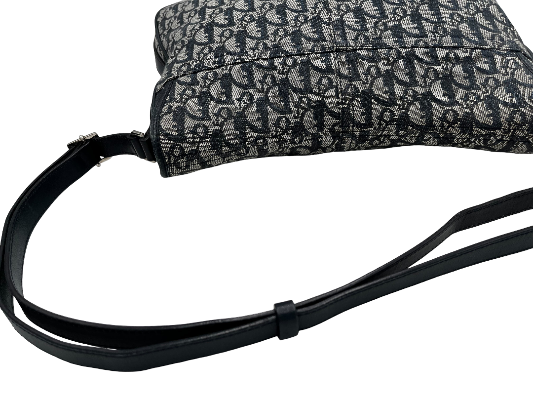 Christian Dior Vintage Cd Flap Messenger Bag Diorissimo Canvas Navy Canvas Shoulder Bag Bag (Pre-Owned)