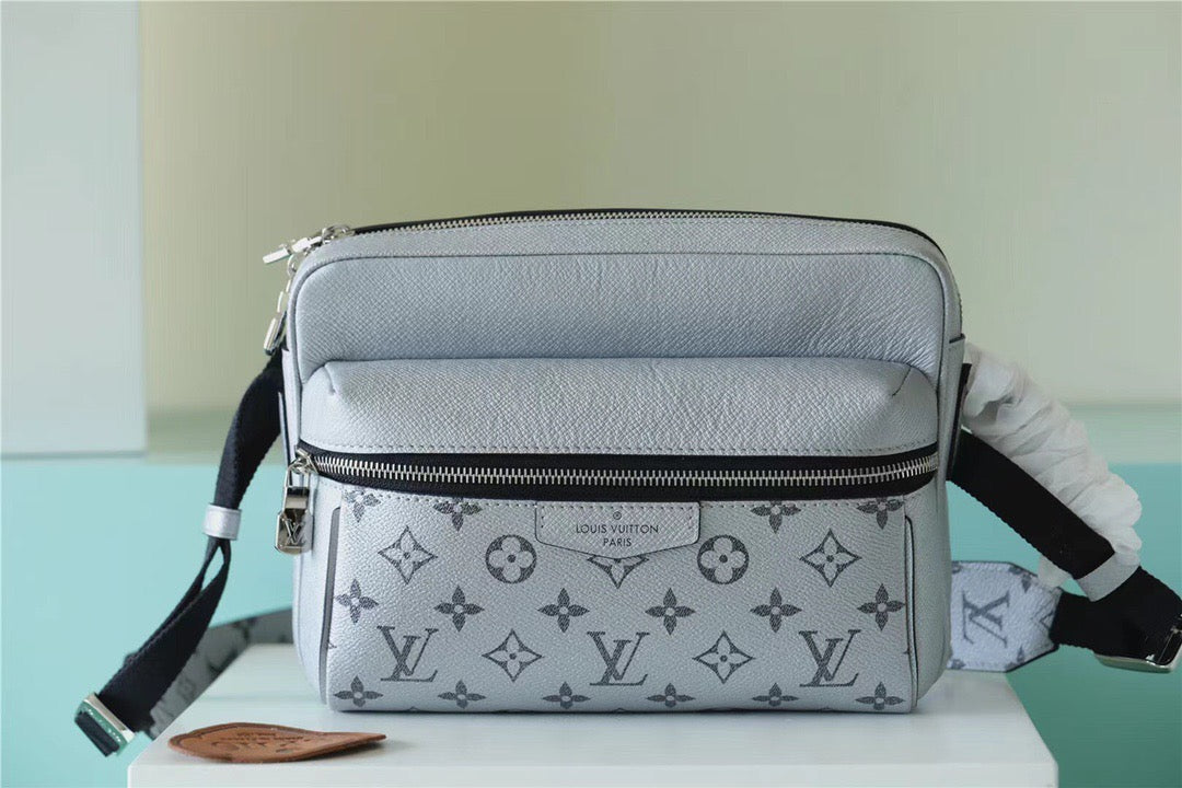 Louis Vuitton Outdoor Messenger Bag Monogram/Taiga Gunmetal Grey For Men, Bags, Shoulder And Crossbody Bags 10.2in/26cm Louis Vuitton M30830