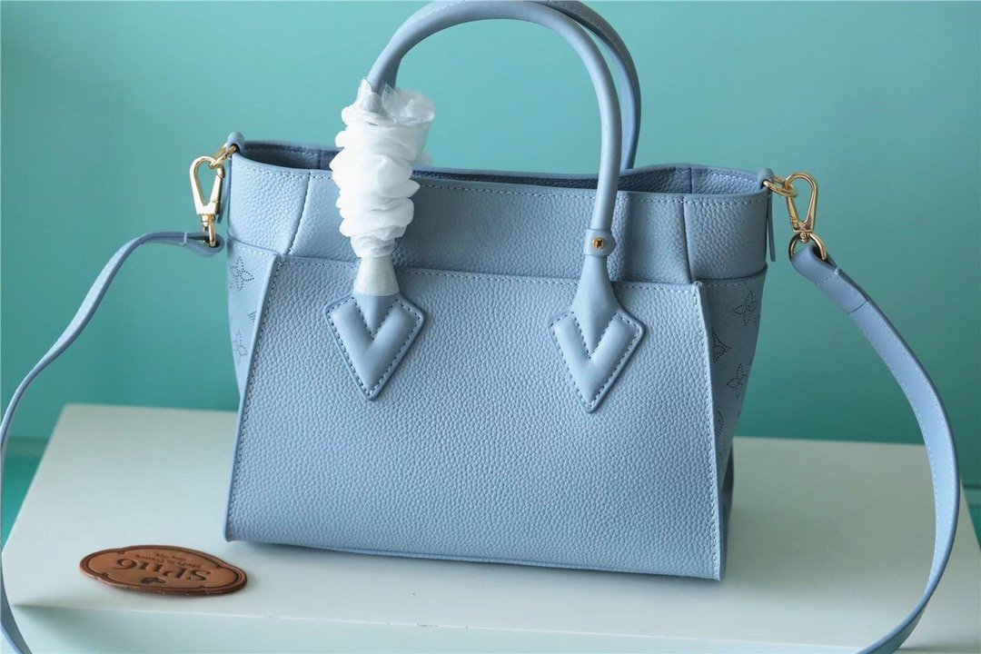 Louis Vuitton On My Side PM Mahina Bleu Nuage Blue For Women,  Shoulder And Crossbody Bags 25cm/9.8in Louis Vuitton M59432