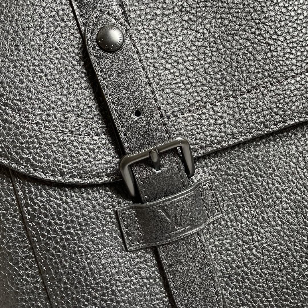 Louis Vuitton Christopher Messenger Taurillon Black For Men, Bags, Shoulder And Crossbody Bags 11.4in/29cm Louis Vuitton M58476