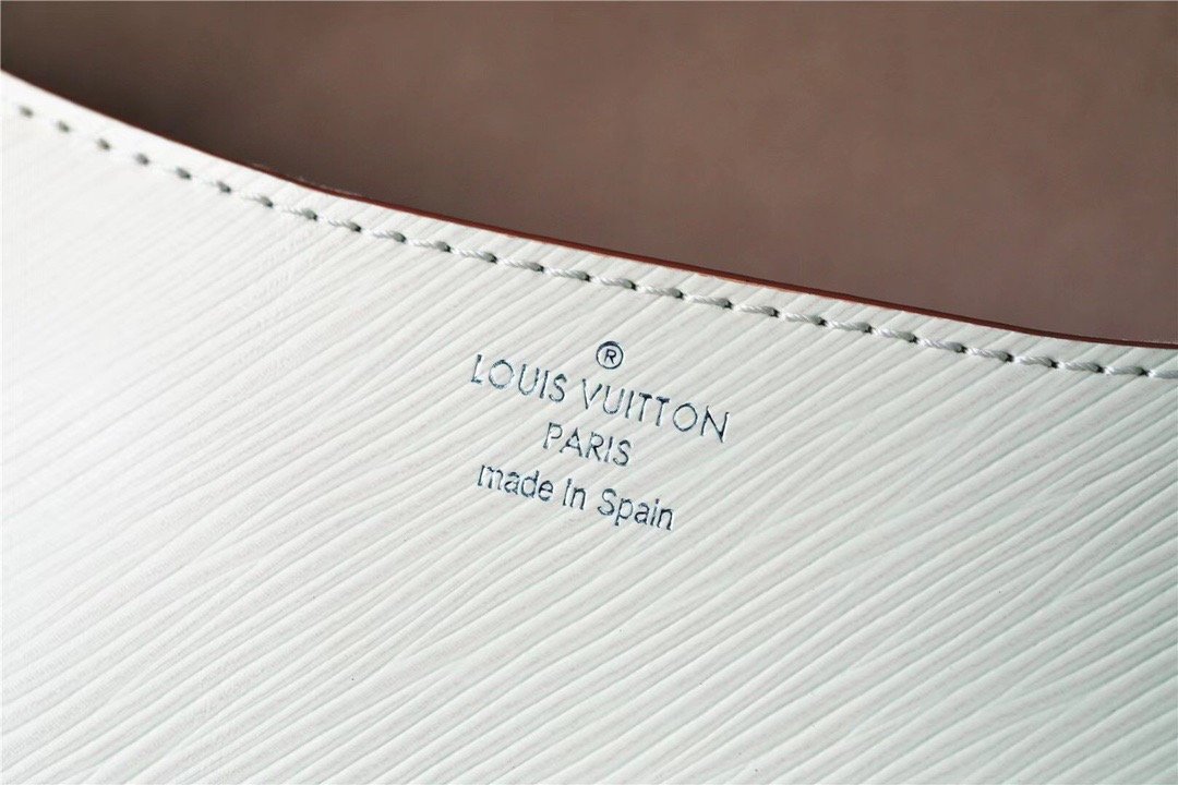 Louis Vuitton Buci Epi Quartz White For Women,  Shoulder And Crossbody Bags 24.5cm/9.6in Louis Vuitton M59457