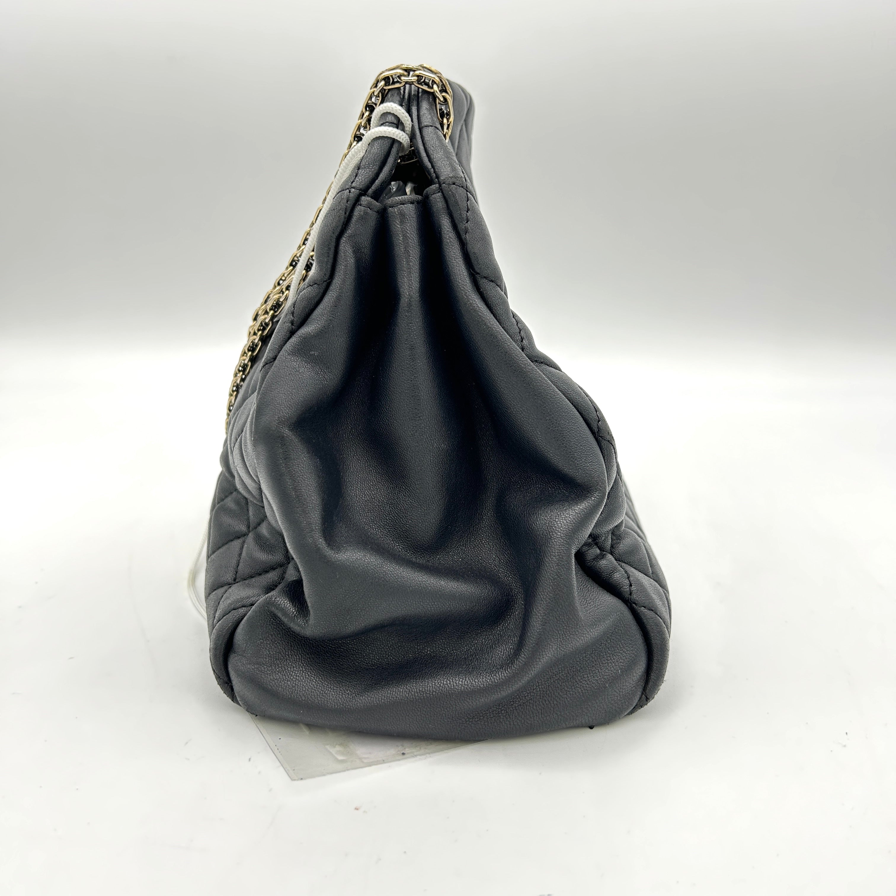 Chanel Matelasse Chain Shoulder Black Leather LA4509