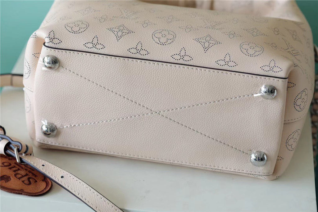 Louis Vuitton Why Knot MM Mahina Light Pink For Women,  Shoulder And Crossbody Bags 13.4in/34cm Louis Vuitton 