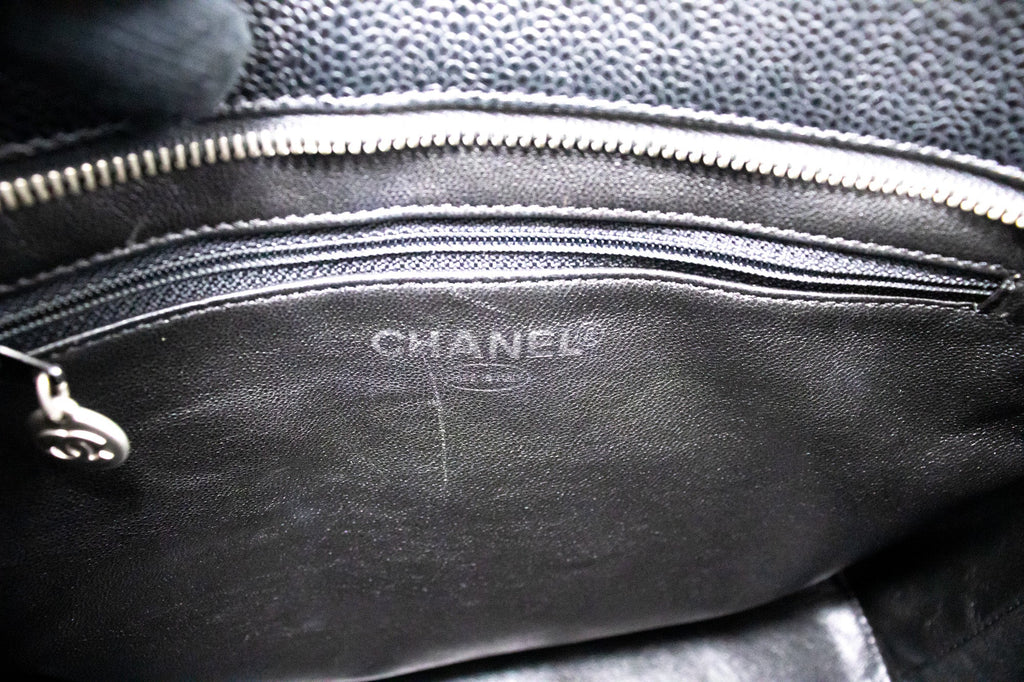CHANEL SiLouis Vuittoner Medallion Caviar Shoulder Bag Shopping Tote Black SV k57