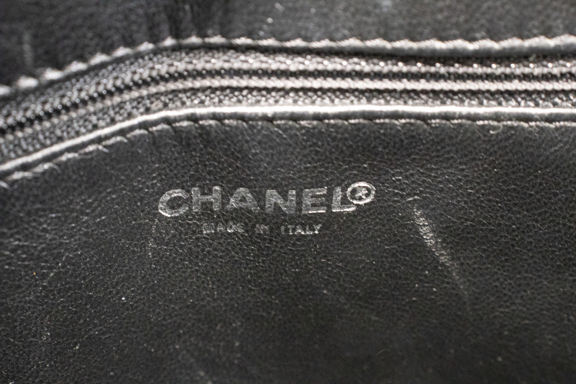 CHANEL SiLouis Vuittoner Medallion Caviar Shoulder Bag Grand Shopping Tote i75