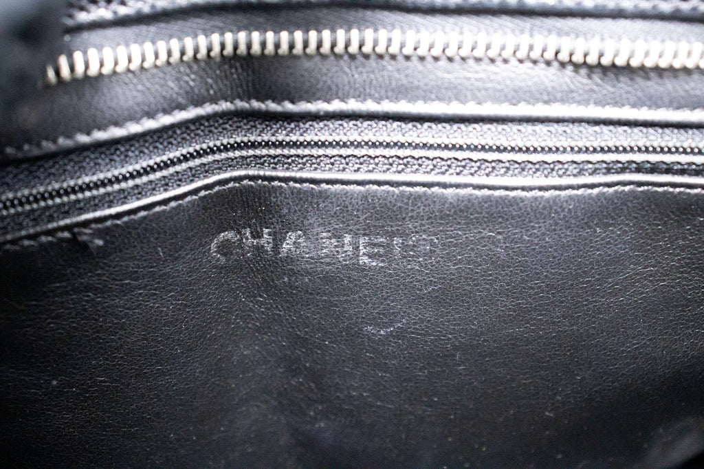CHANEL SiLouis Vuittoner Medallion Caviar Shoulder Bag Shopping Tote Black k56