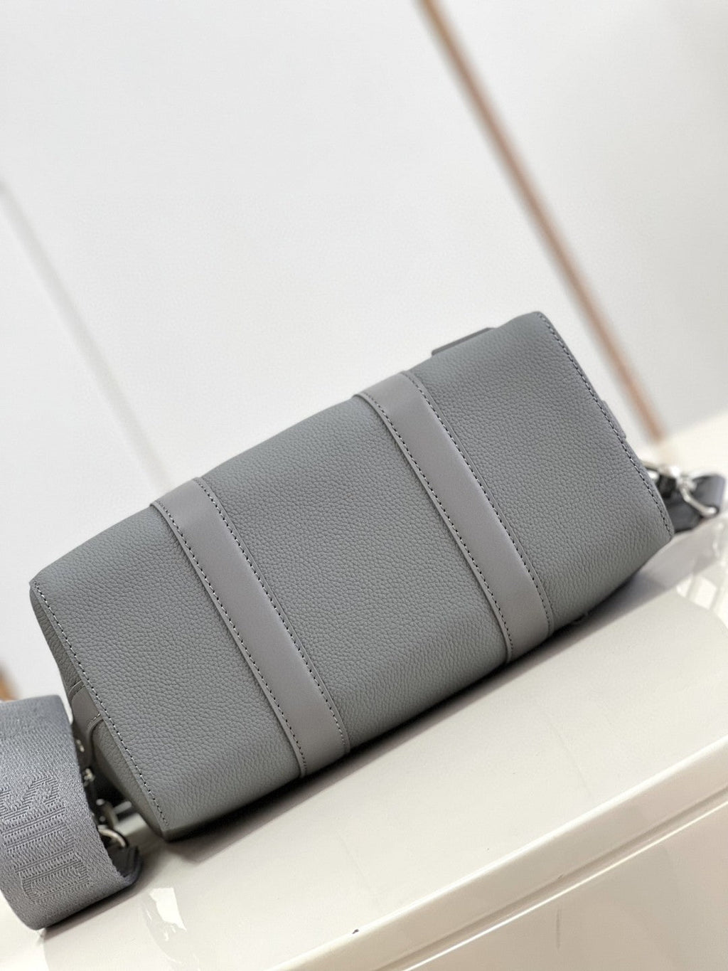 Louis Vuitton City Keepall Aerogram Grey For Men, Bags, Shoulder And Crossbody Bags 10.6in/27cm Louis Vuitton M59328