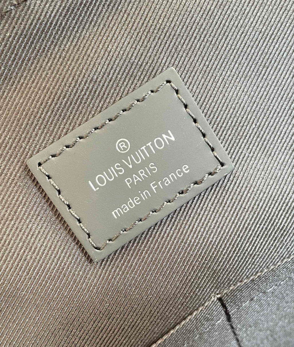 Louis Vuitton Diorstrict MM Monogram Eclipse Canvas For Men, Bags, Shoulder And Crossbody Bags 12.2in/31cm Louis Vuitton M44001