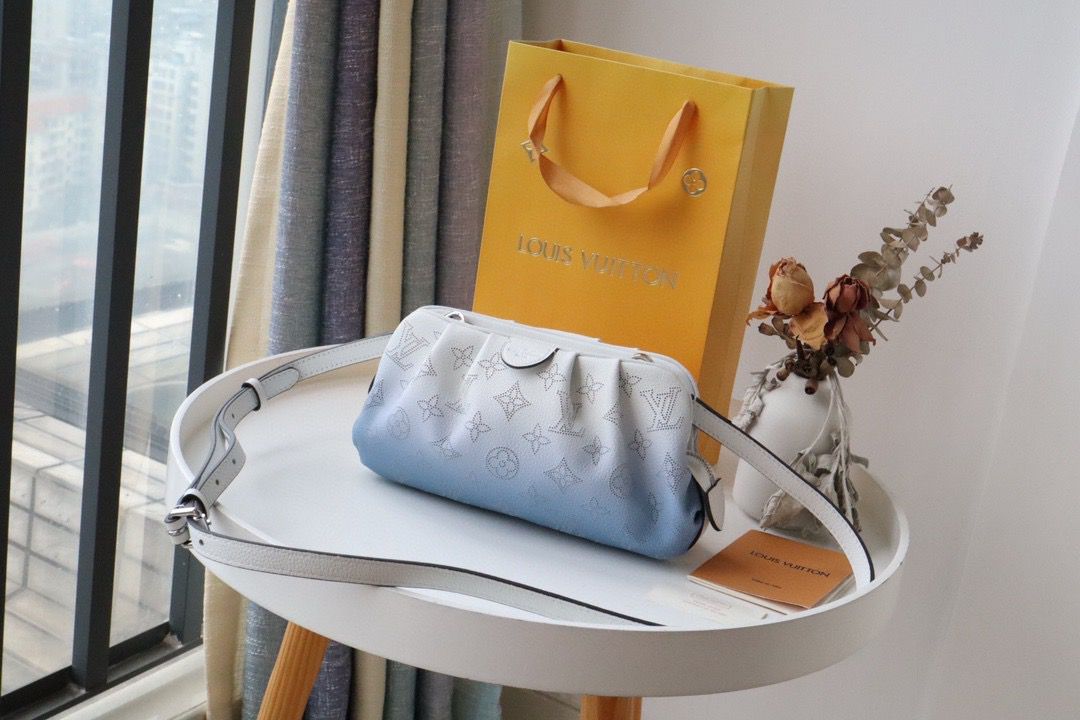 Louis Vuitton Scala Mini Pouch Mahina GraGLAMIent Blue For Women, WomenÃƒÂ¢Ã¢â€šÂ¬Ã¢â€žÂ¢s Bags, Shoulder And Crossbody Bags 9.1in/23cm Louis Vuitton M80497