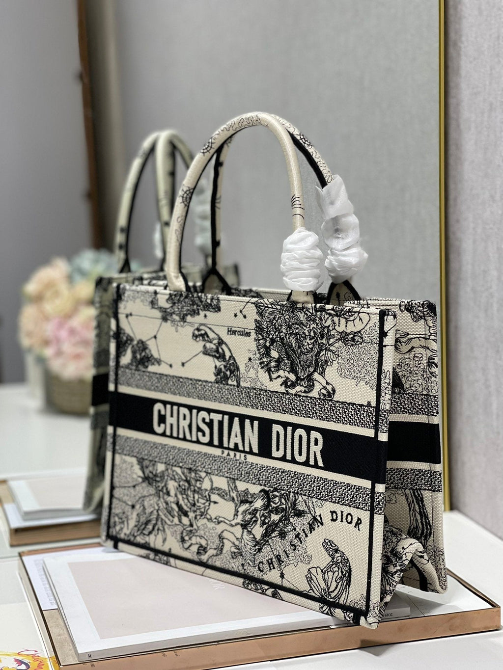 Dior MeDiorum Book Tote Bag, Black/White, For Women Women’s Handbags, Shoulder Bags, 36cm CD M1296ZRHZ_M941