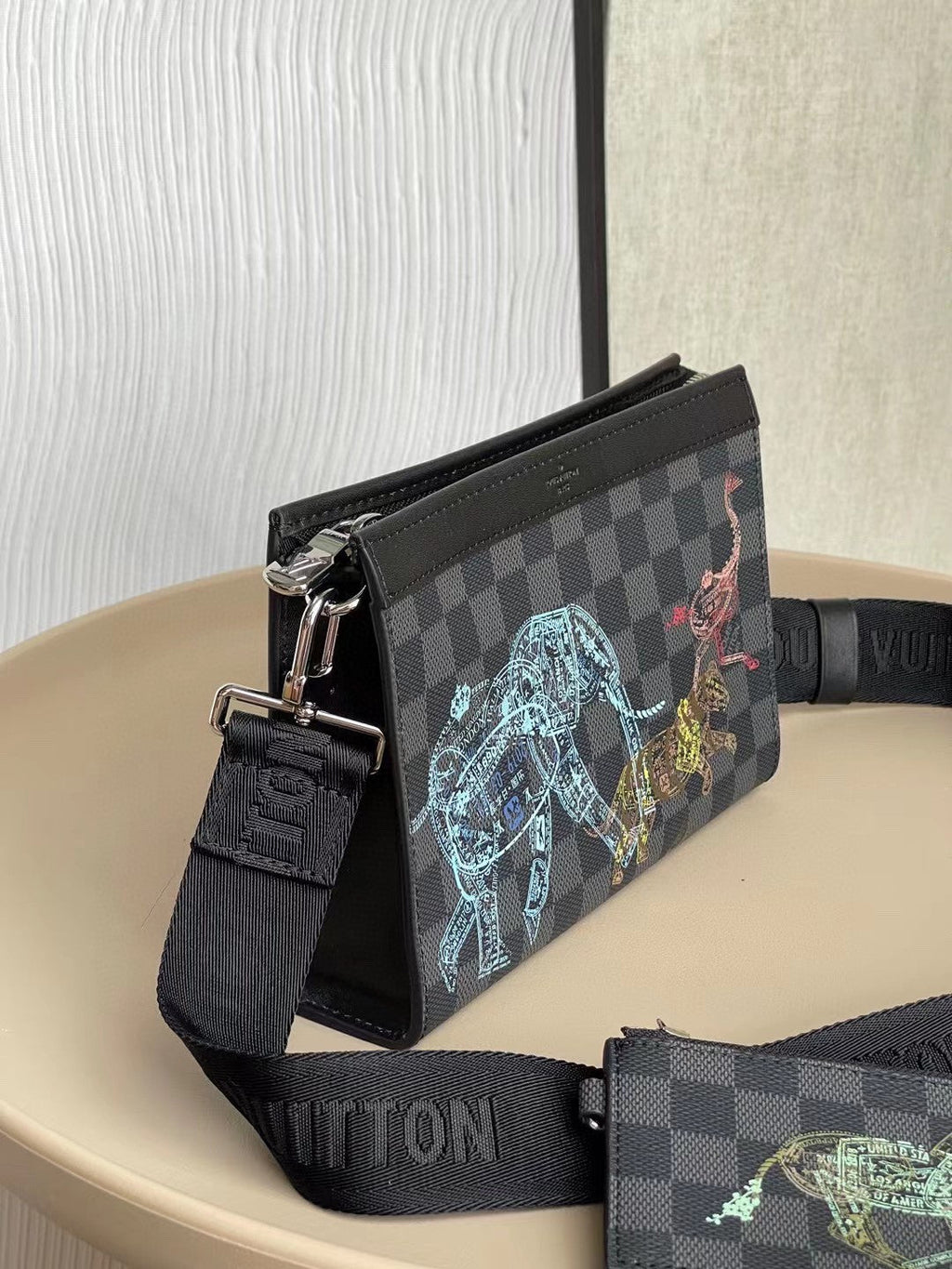 Louis Vuitton Gaston Wearable Wallet Damier Graphite For Men, Bags, Shoulder And Crossbody Bags 8.7in/22cm Louis Vuitton N64608