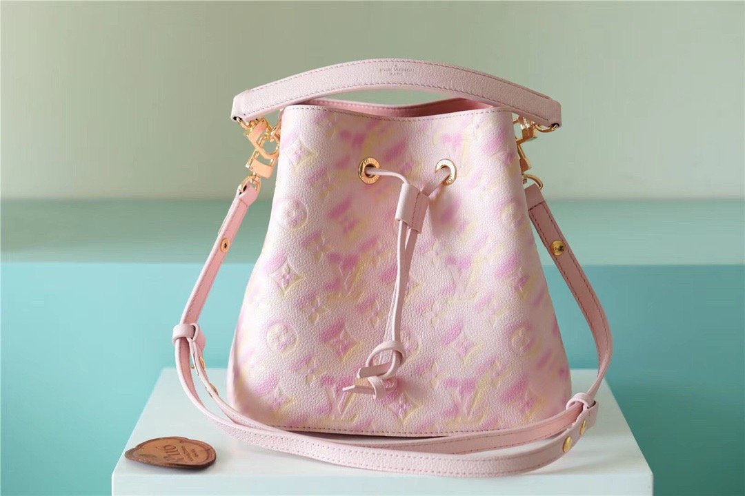 Louis Vuitton NeoNoe Burberry Monogram Empreinte Pink For Women,  Shoulder And Crossbody Bags 7.9in/20cm Louis Vuitton 