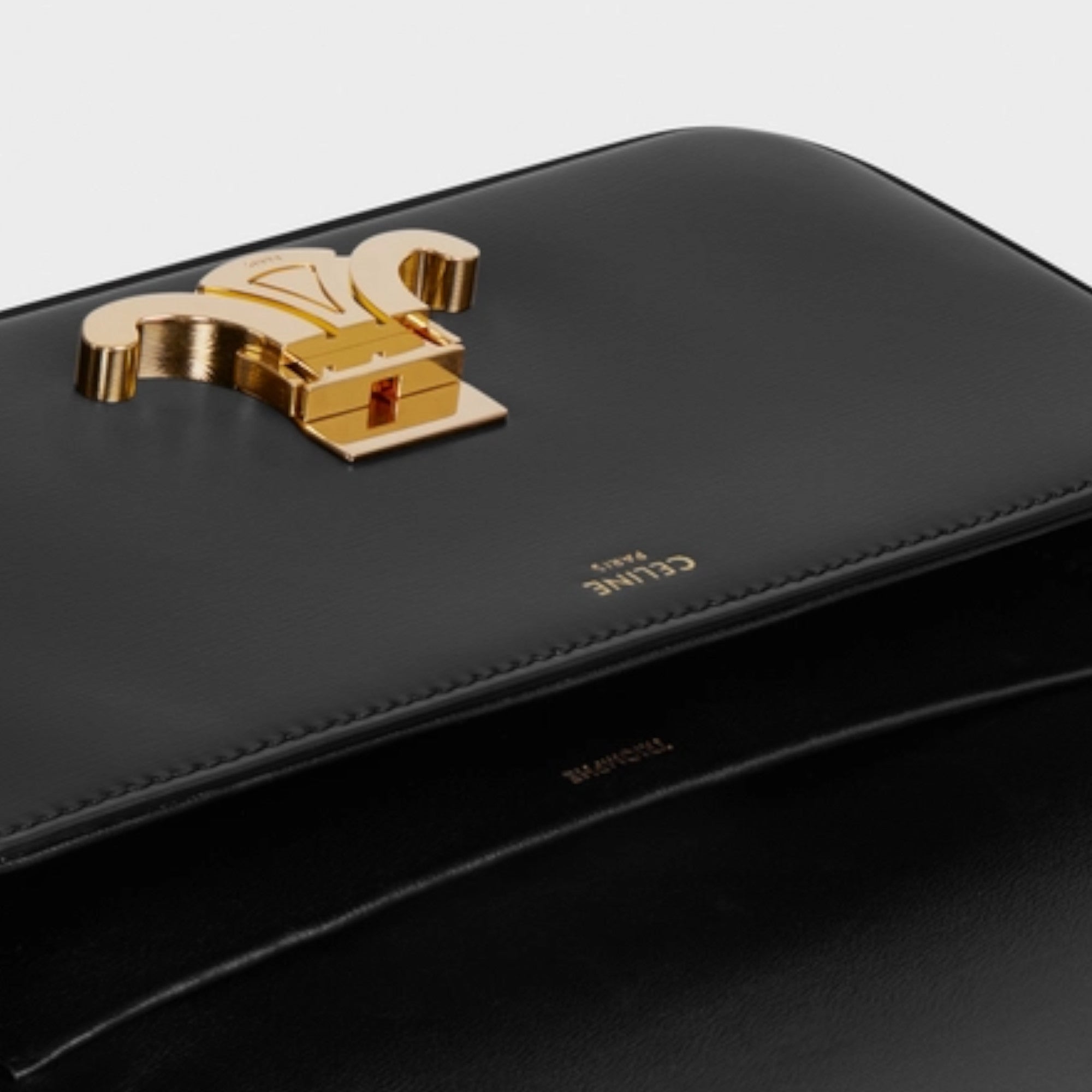 TRIOMPHE SHOULDER BAG