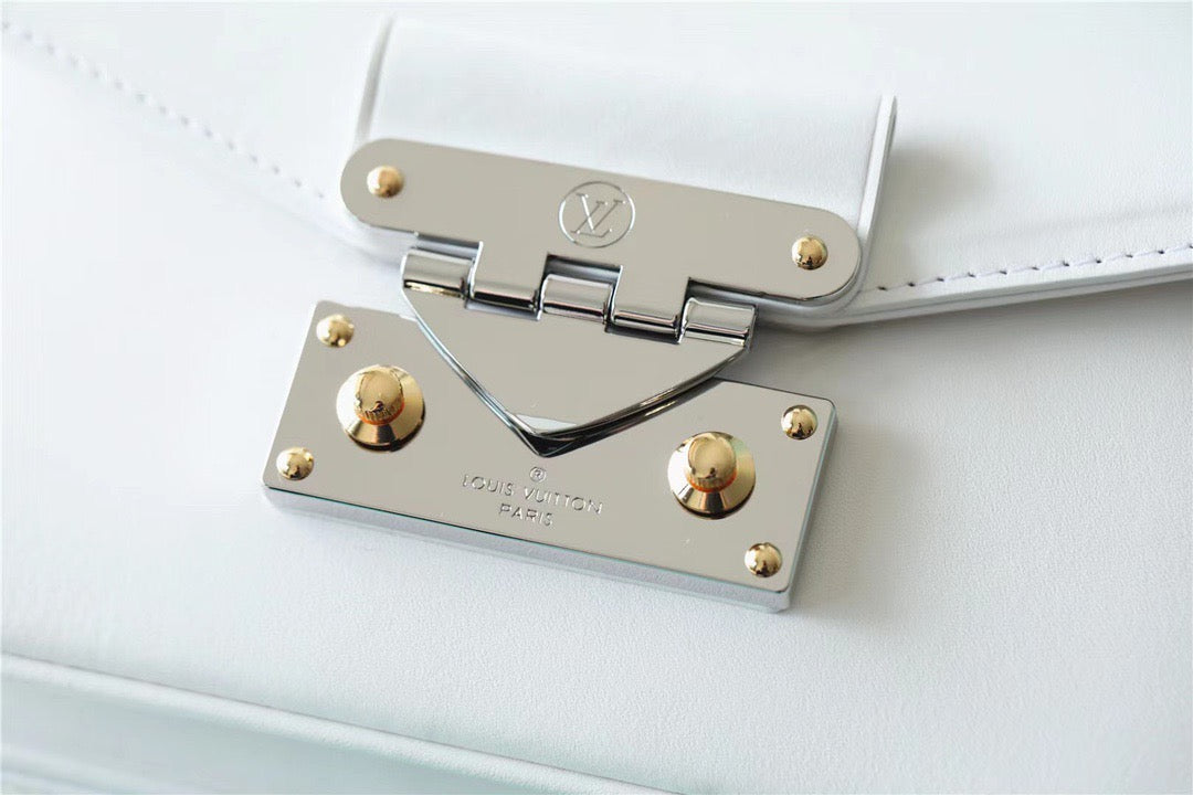 Louis Vuitton Swing Monogram White For Women,  Shoulder And Crossbody Bags 24cm/9.4in Louis VuittonÃƒâ€šÃ‚Â 