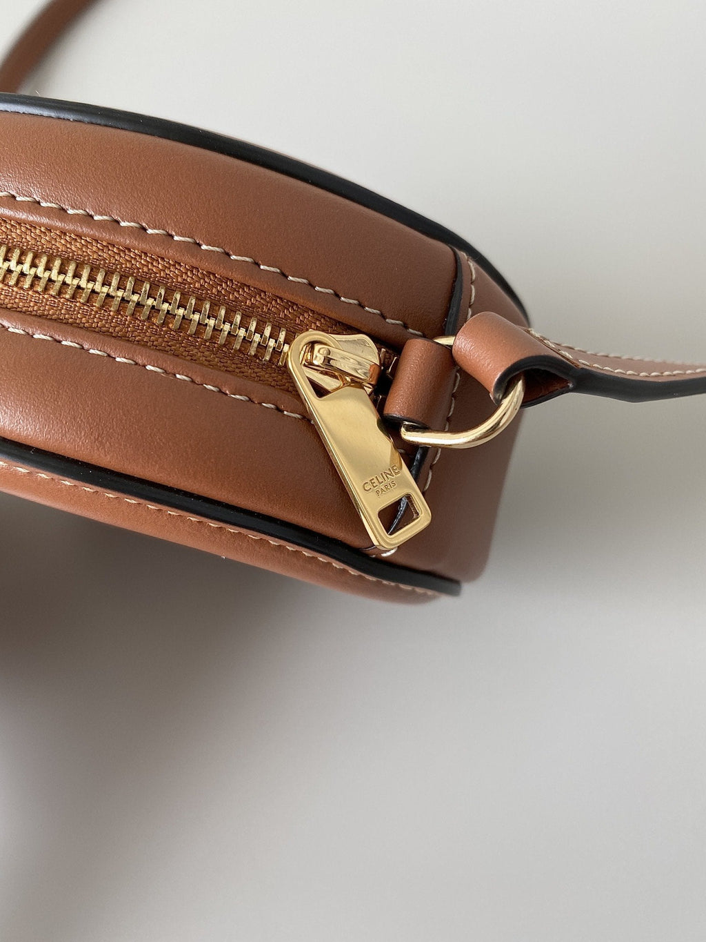 Crossbody Oval Purse Cuir Triomphe Brown For Women 6in/16cm 10I703DPQ.04LU