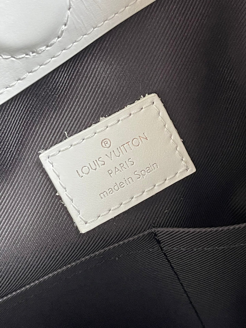 Louis Vuitton Litter Bag Vintage Monogram Canvas Red By Virgil Abloh For Men, MenÃƒÂ¢Ã¢â€šÂ¬Ã¢â€žÂ¢s Bags, Shoulder And Crossbody Bags 9.4in/24cm Louis Vuitton