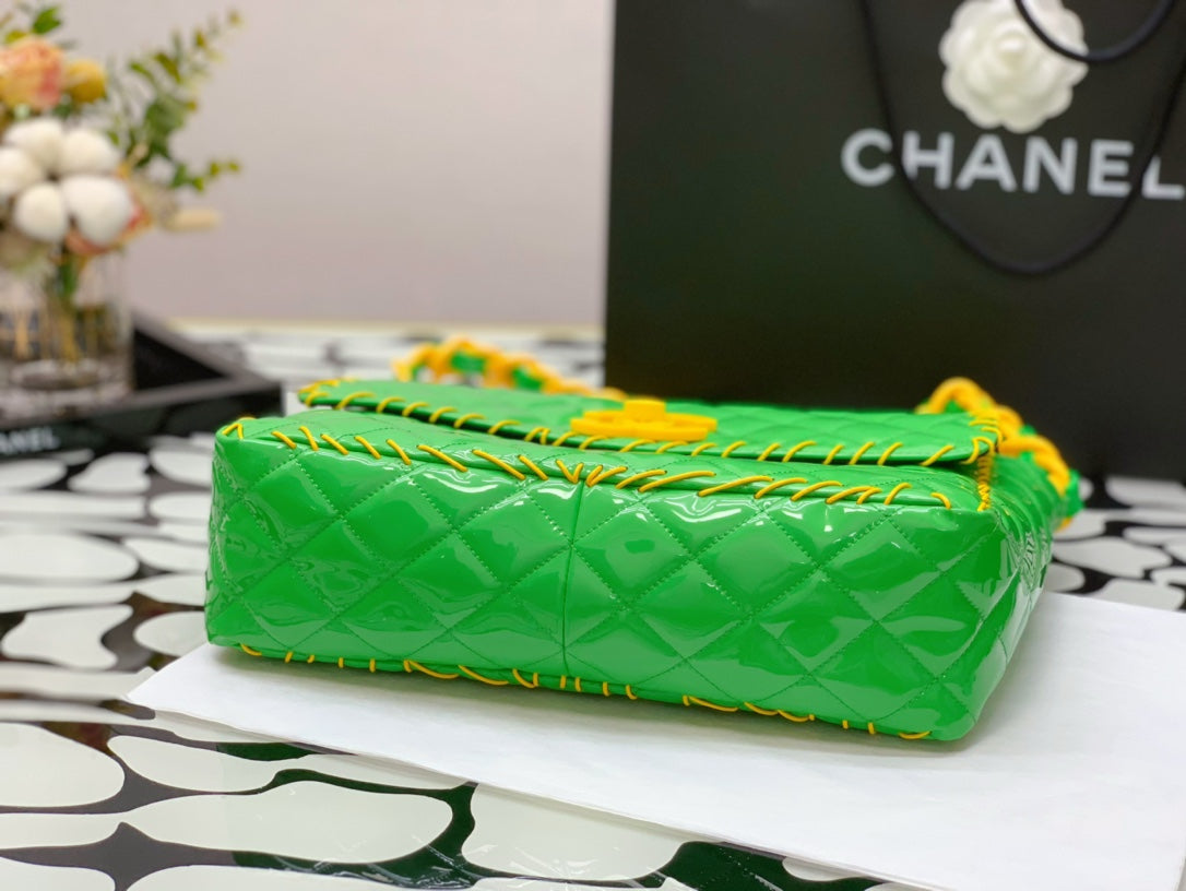 Chanelouis Vuittoninyl Classic Green and Yellow Shoulder bag For Women 29cm/11.5in
