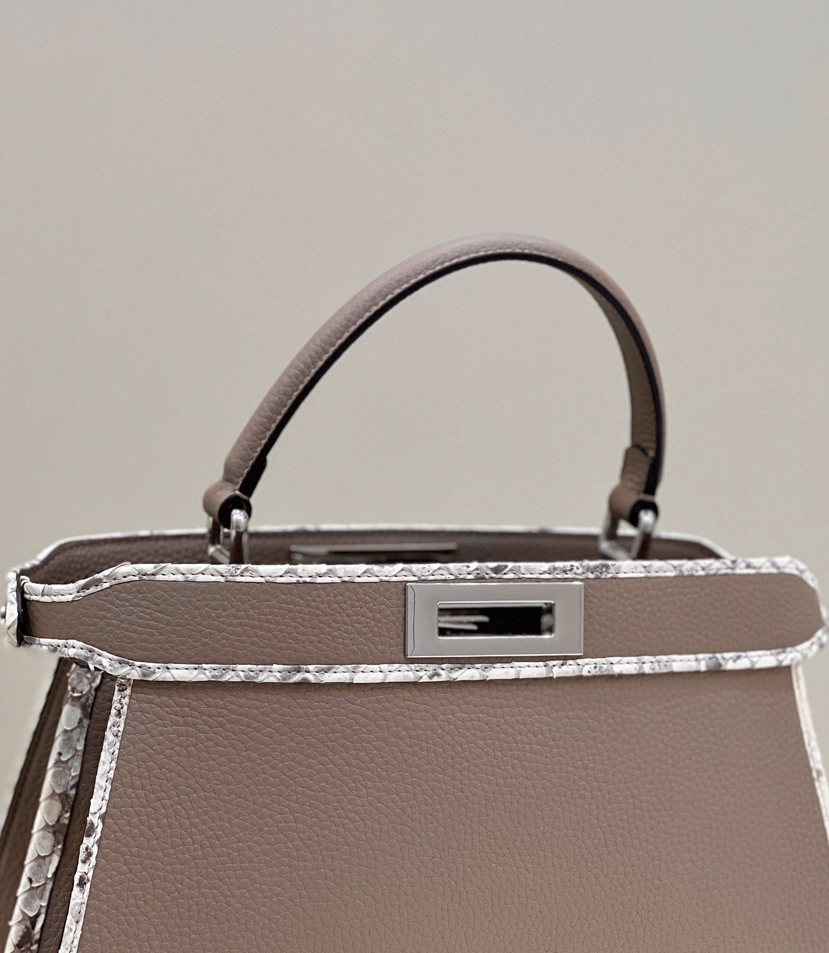 FI ISeeU MeGLAMIum Greige For Women, Handbags, Shoulder Bag 13.1in/33.5cm FF