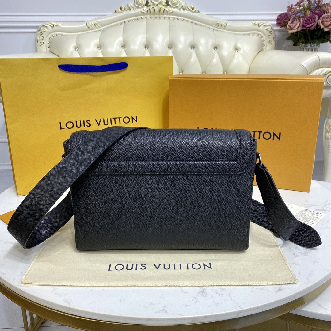 Louis Vuitton New GlamIap Messenger Bag Taiga Black For Men, Bags, Shoulder And Crossbody Bags 11.1in/28.3cm Louis Vuitton M30807
