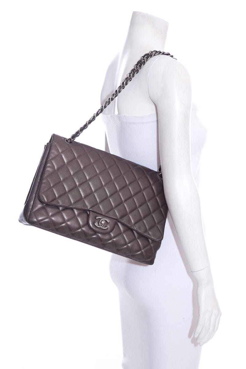 Chanel 2009-2010 Maxi Classic Flap Gunmetal Quilted Lambskin Handbag W SiLouis Vuittoner HW